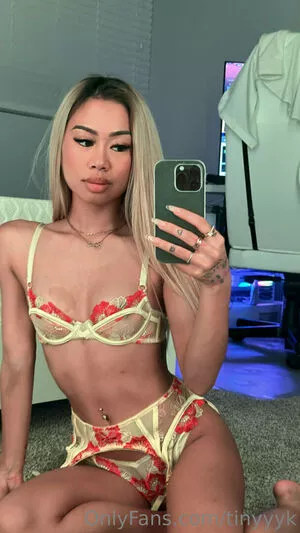 tinyyyk / kaylakipp / peachlingg nude photo #0389