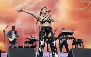 Tove Lo / cupfullofinsanity / tovelo nude photo #0596