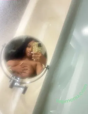 _Trillscott / thequeenzai nude photo #0012