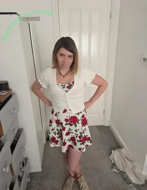 Trimalchio87 / Bee nude photo #1090