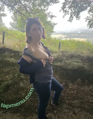 Trimalchio87 / Bee nude photo #1127