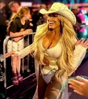 Trish Stratus / trishstratuscom nude photo #2440