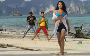 Trisha Krishnan / trishakrishnan nude photo #0041
