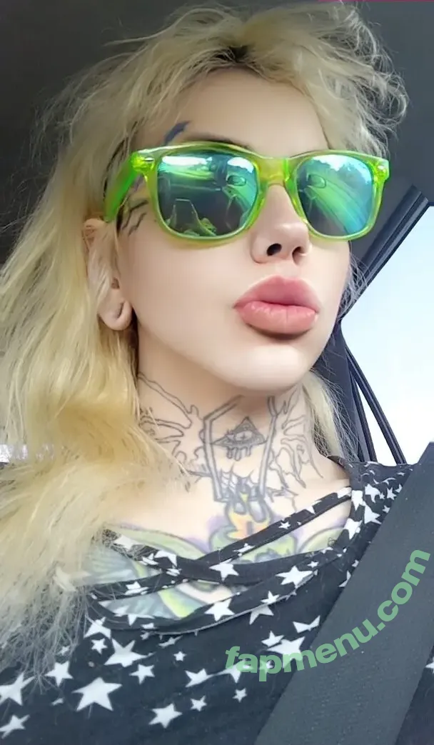Trixxy Tease nude photo #0003 (Trixxy Tease)