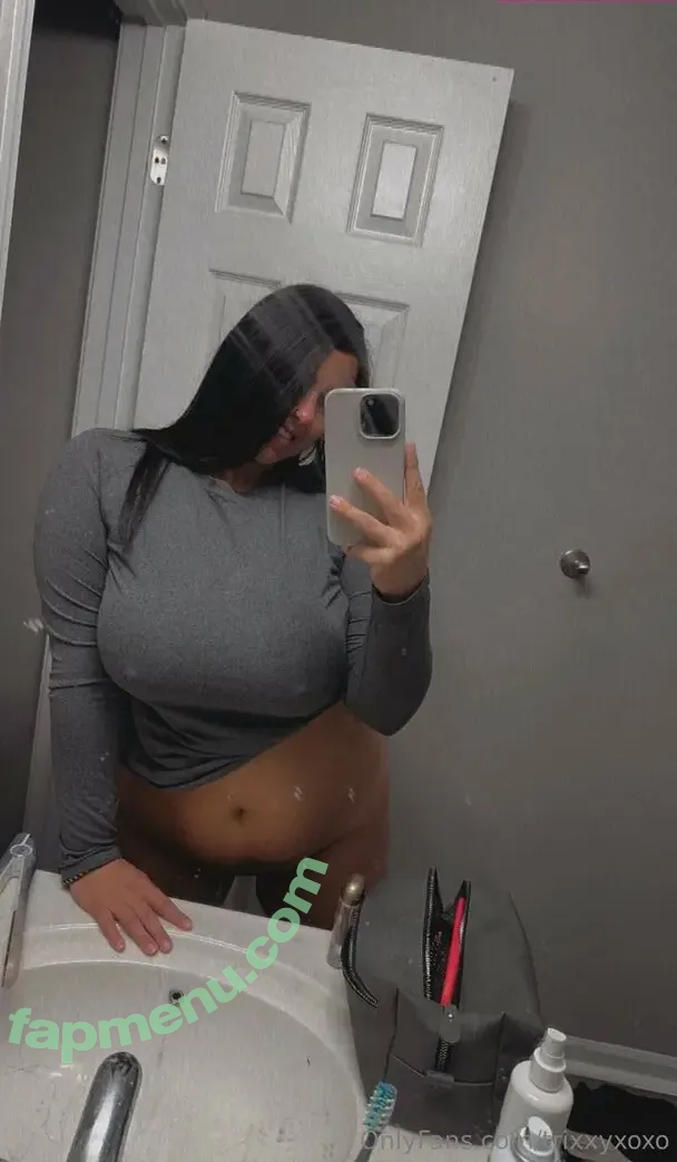 trixxyxoxo nude photo #0003 (comediantrixx)