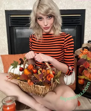 TsIzzyWilde / realizzywilde nude photo #0076