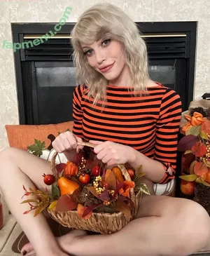 TsIzzyWilde / realizzywilde nude photo #0077