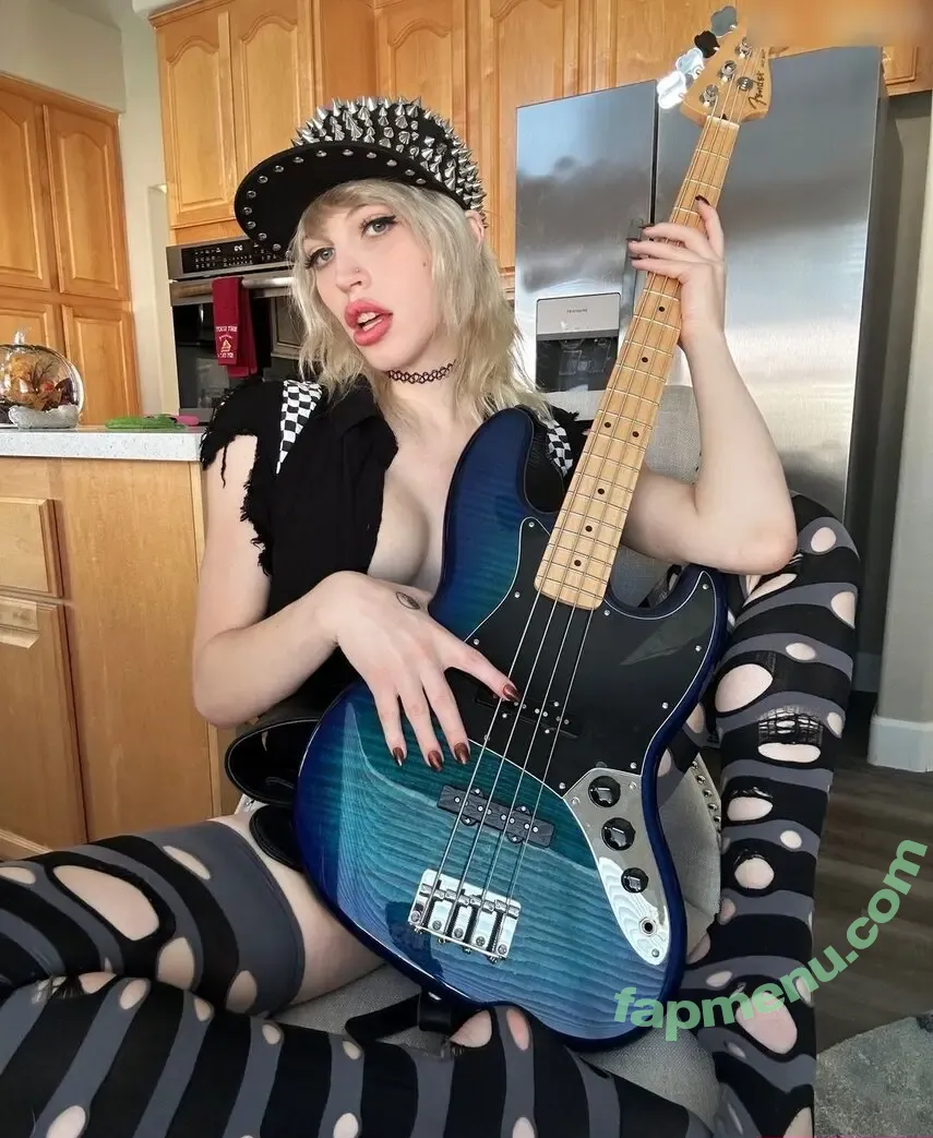 TsIzzyWilde nude photo #0066 (realizzywilde)