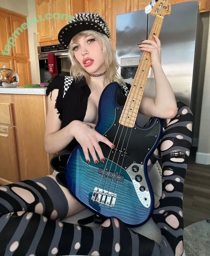 TsIzzyWilde nude photo #0068 (realizzywilde)