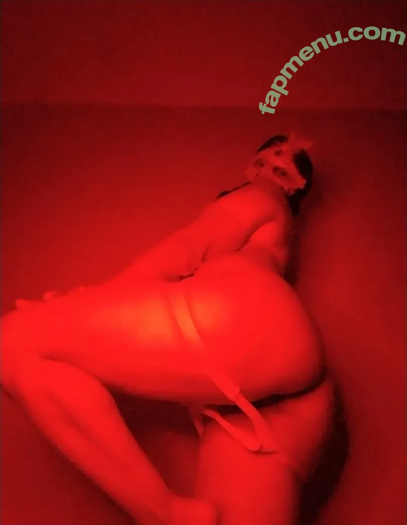 tu_bub4lu nude photo #0048 (halfields_)