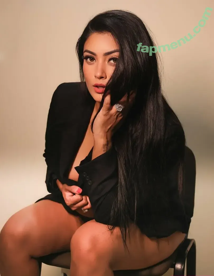Twinkle Kapoor nude photo #0016 (twinklekapoordollllllll)