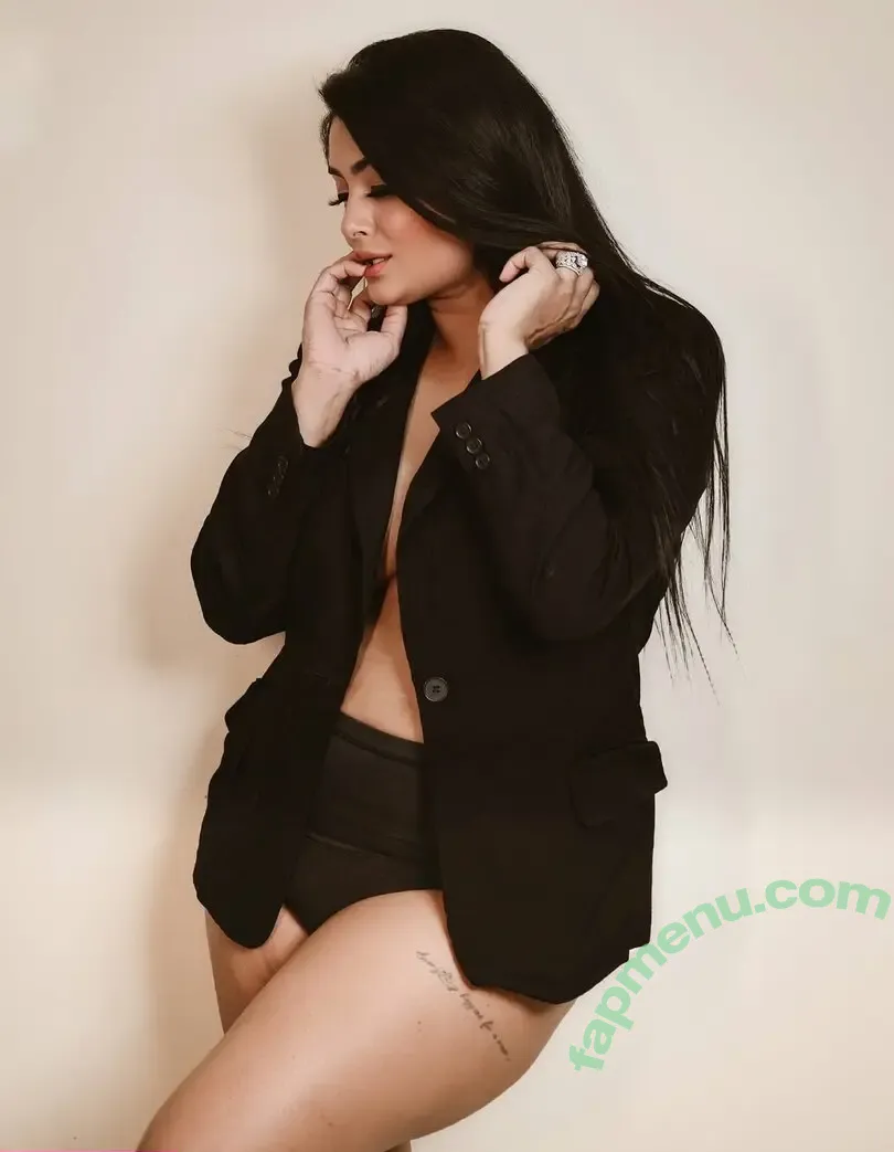 Twinkle Kapoor nude photo #0023 (twinklekapoordollllllll)