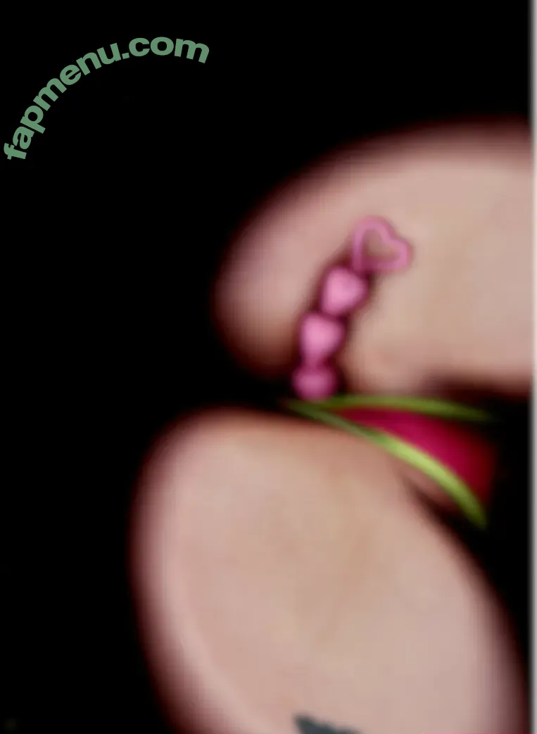 u403321630 nude photo #0005 (u403321630)