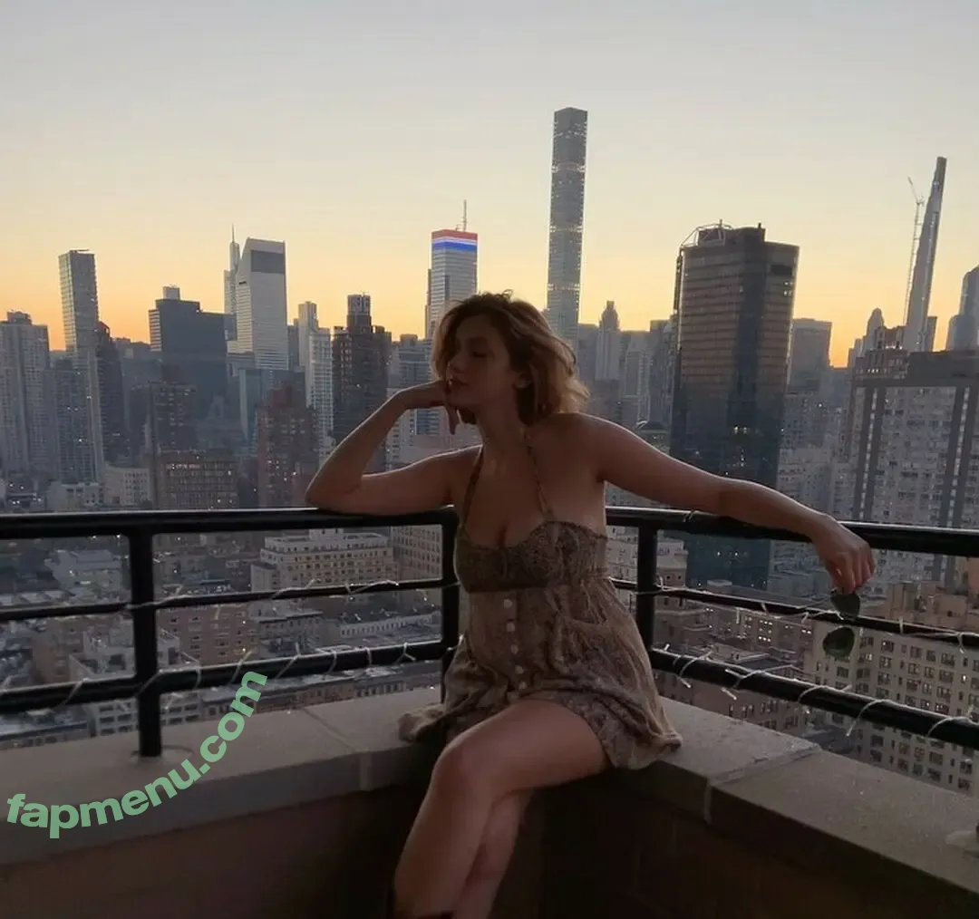 Valentina nude photo #0189 (valeblucerchiata / valentinaof.4 / xxvalen444 / xxvalenxoxo)