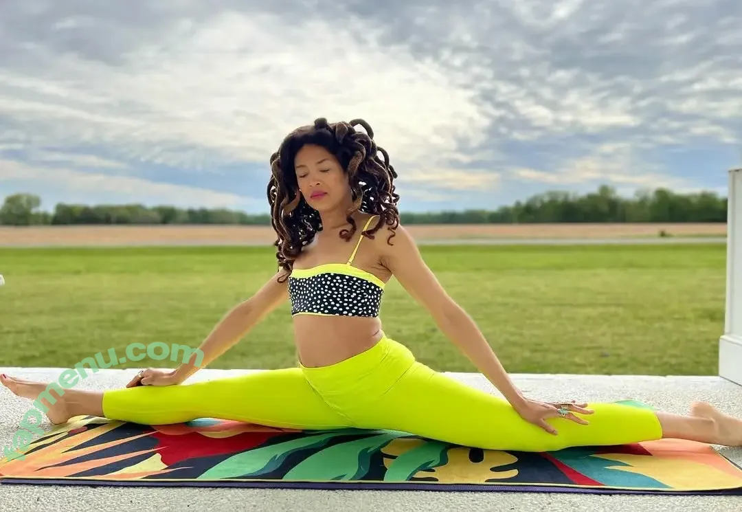 Valerie June nude photo #0005 (thevaleriejune)