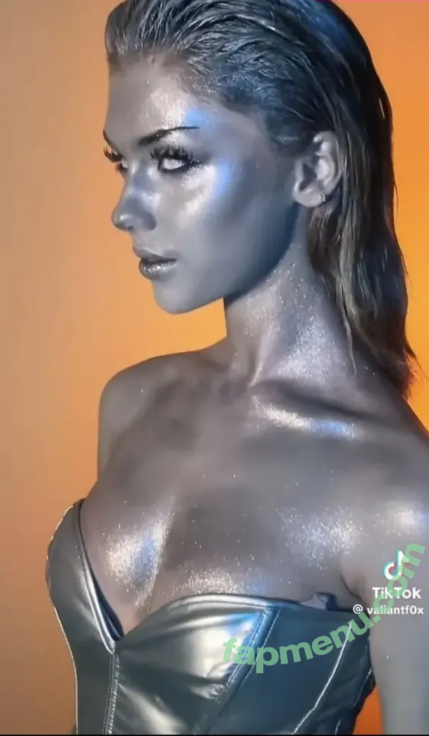 ValiantF0x nude photo #0008 (VixenValiant / user)