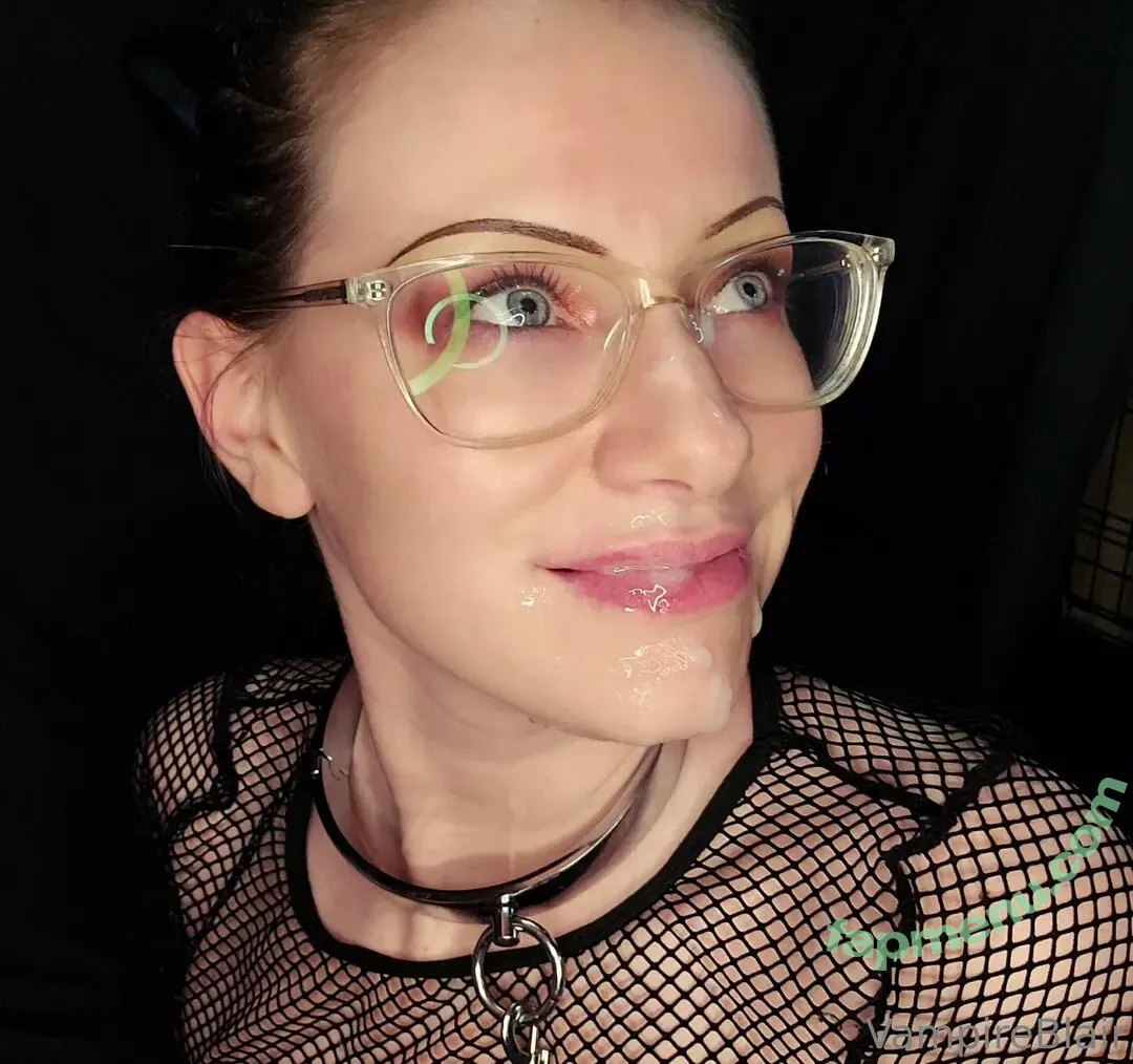 vampireblair nude photo #0006 (vampire.blair)