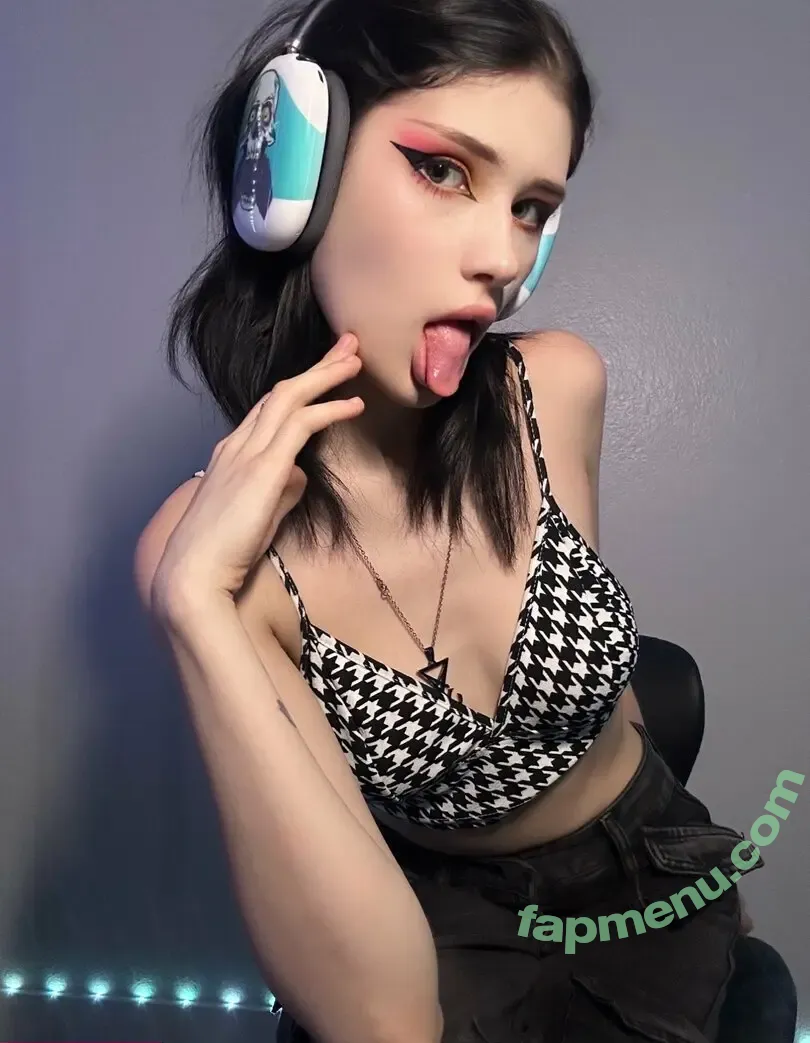 vampkira nude photo #0216 (vampkira_art)