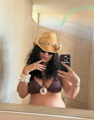 Vanessa Hudgens / VanessaHudgens nude photo #1014