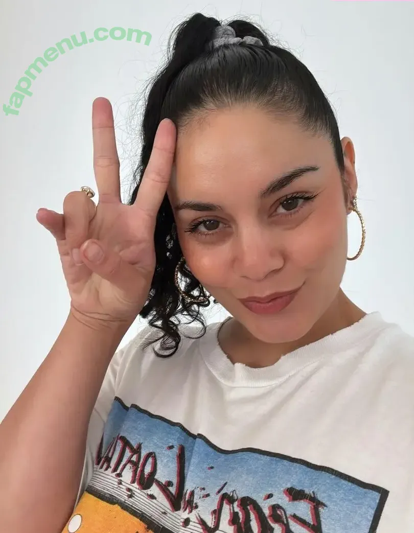 Vanessa Hudgens nude photo #1008 (VanessaHudgens)