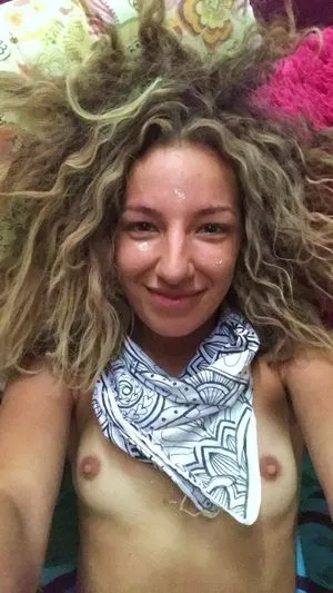 Vanessa Lengies / littlelengies nude photo #0001