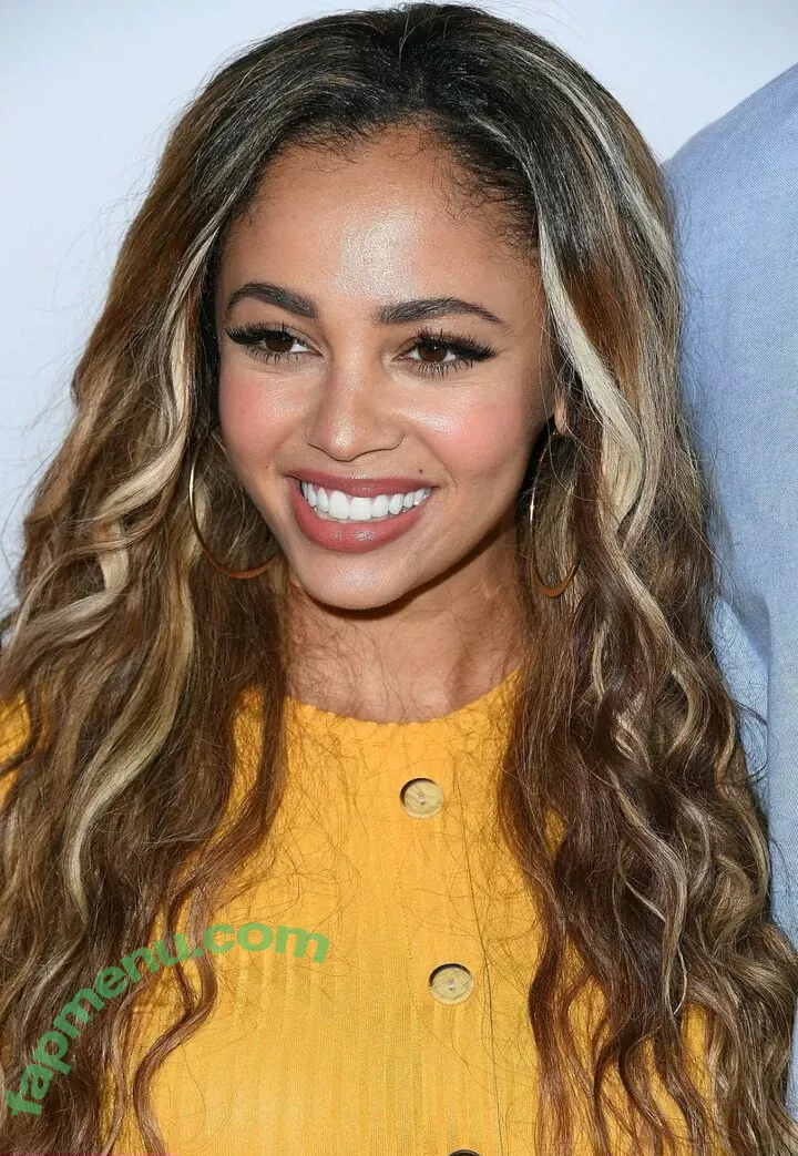 Vanessa Morgan nude photo #0065 (vanessamorgan)