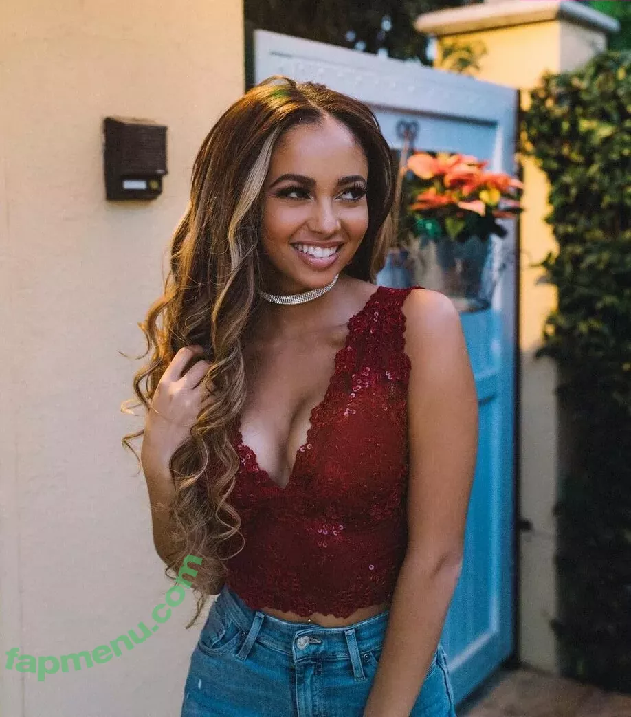 Vanessa Morgan nude photo #0162 (vanessamorgan)