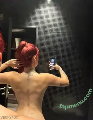 veckyfox / thevickyvox nude photo #0075