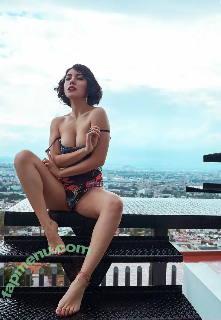 Victoria Hernandez nude photo #0003 (Victoria Hernandez)
