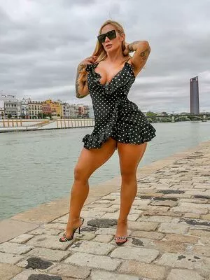 Victoria Lomba / victorialomba nude photo #0077