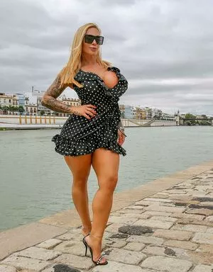 Victoria Lomba / victorialomba nude photo #0079