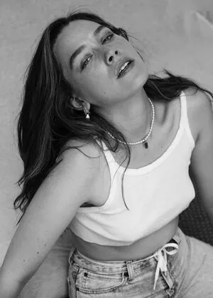 Victoria Pedretti / victoriapedretti_ nude photo #0073