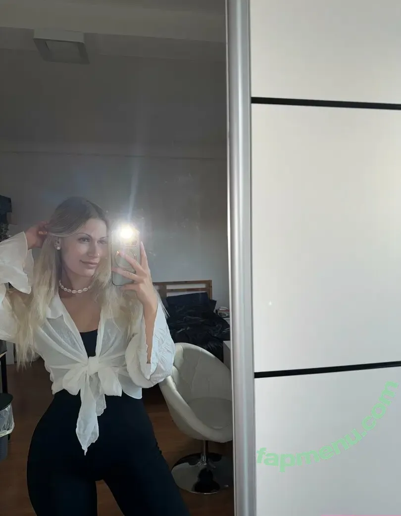 victoriaschneider nude photo #0003 (govictoria)