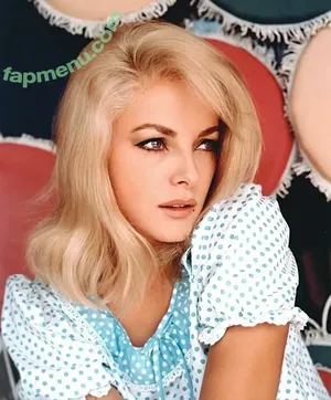 Vintage Sexy Celebs / vintagemoviestars nude photo #0222