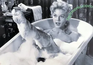 Vintage Sexy Celebs / vintagemoviestars nude photo #0382