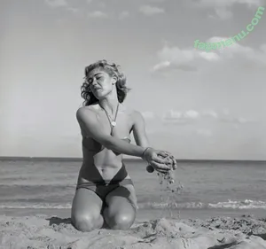 Vintage Sexy Celebs / vintagemoviestars nude photo #0409
