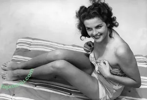 Vintage Sexy Celebs / vintagemoviestars nude photo #0533