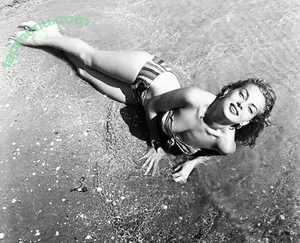 Vintage Sexy Celebs / vintagemoviestars nude photo #0602