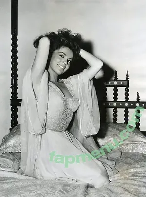 Vintage Sexy Celebs / vintagemoviestars nude photo #0615