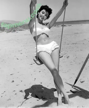 Vintage Sexy Celebs / vintagemoviestars nude photo #0658
