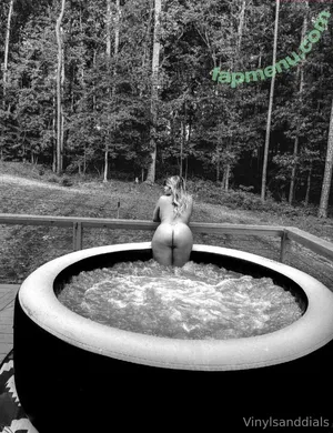 vinylsanddials2 / vinylsanddials nude photo #0037