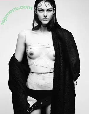 Vittoria Ceretti / vittoria nude photo #0008