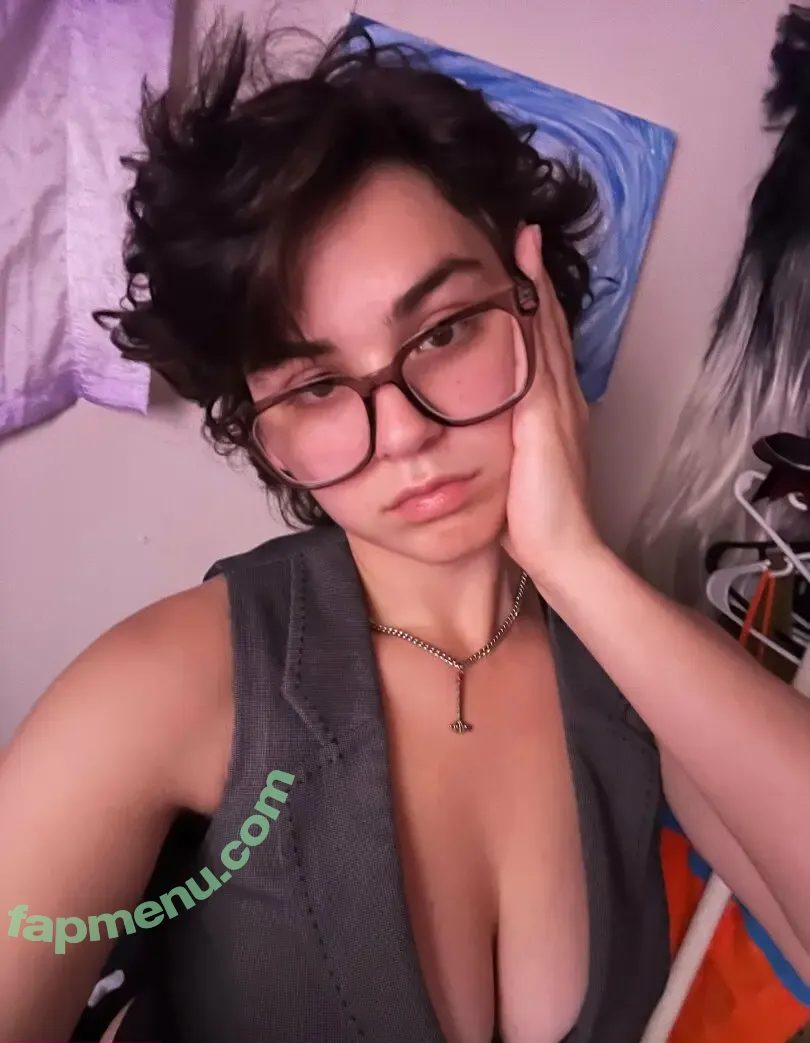 vivsthotz nude photo #0030 (vivsterz_vtn)