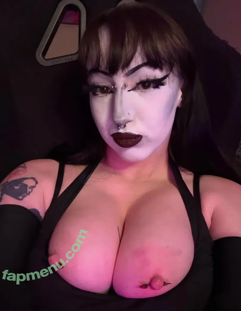 waifukrissylol nude photo #0002 (waifukrissyxoxo)