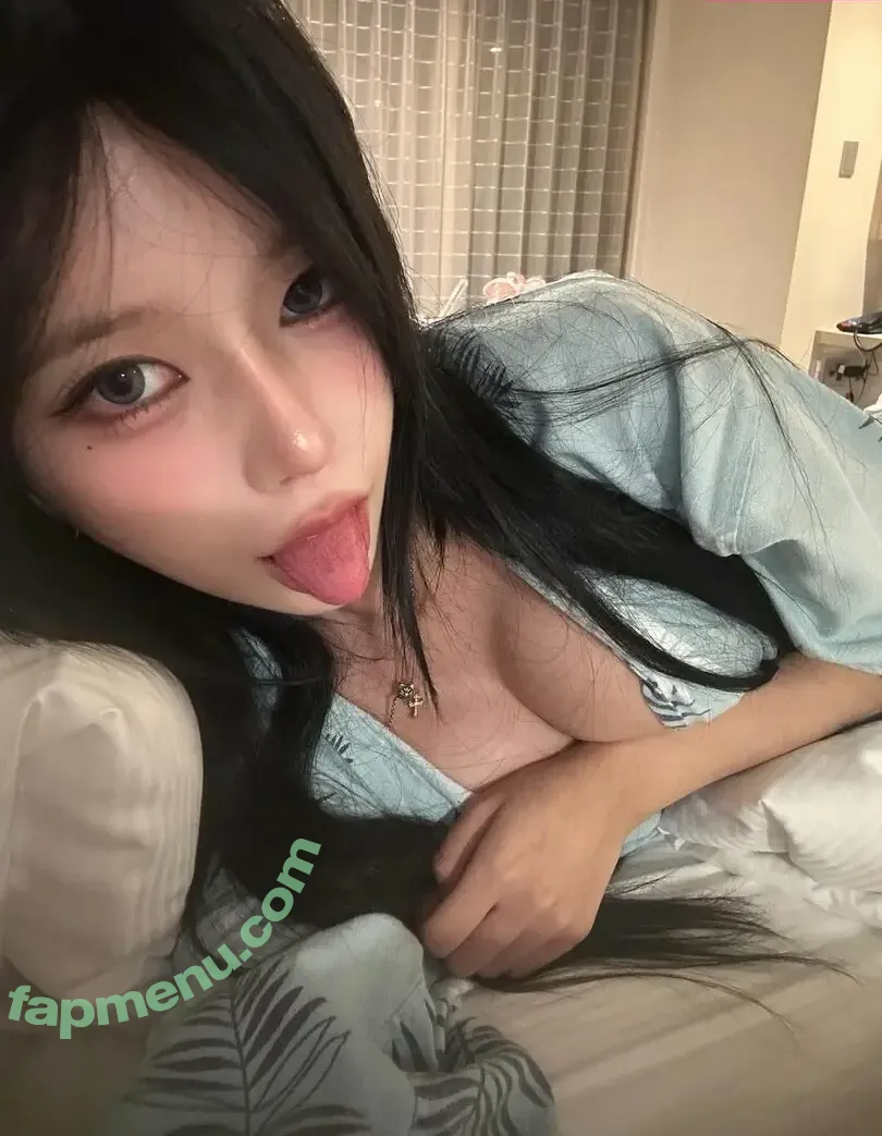 we8136 nude photo #0053 (suri_s2_ / 최솜이)