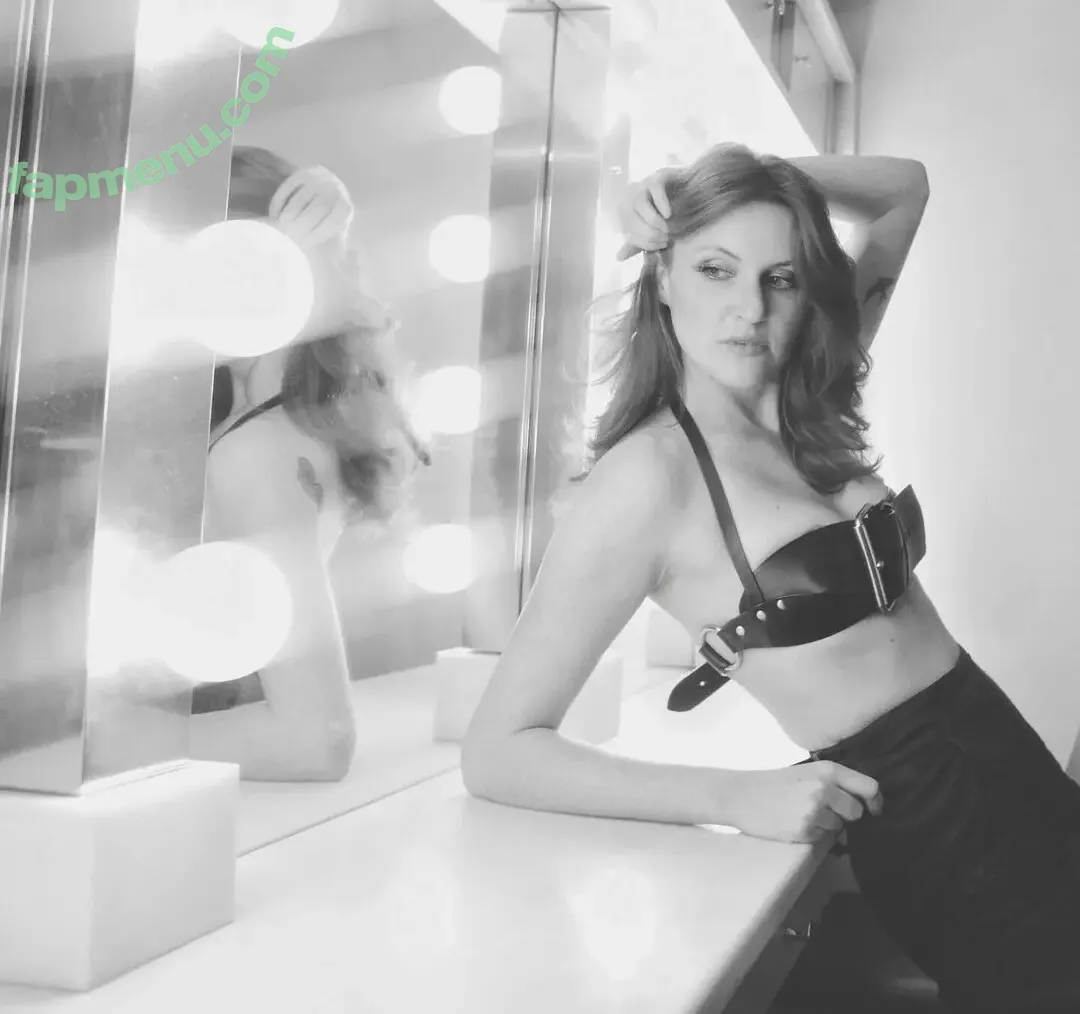 whereismuna nude photo #0016 (Muna)