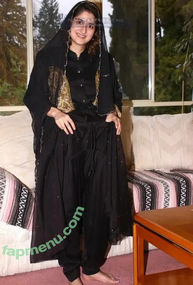 Who is this? nude photo #1097 (Identify unknown Hotwives and QoS in here / who.is.this.official)
