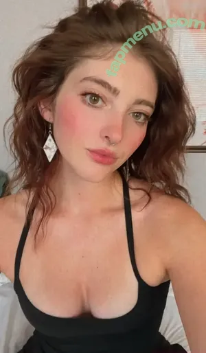 Willow Shields / willowshields nude photo #0035