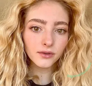 Willow Shields / willowshields nude photo #0039