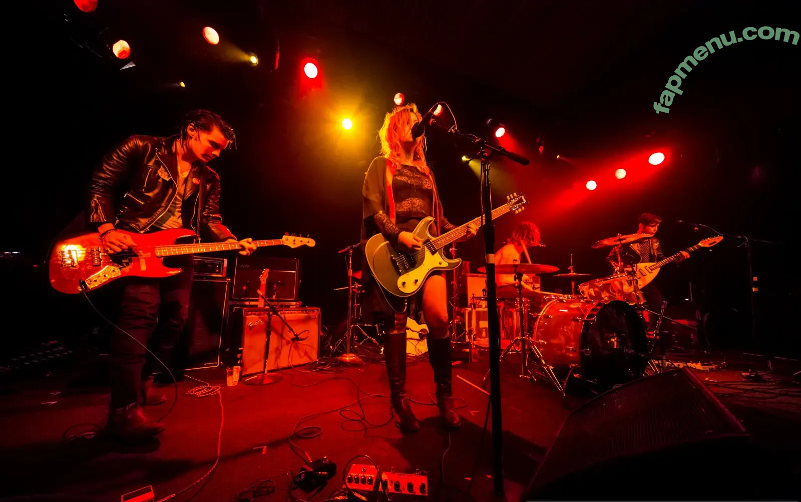 Wolf Alice nude photo #0005 (Wolf Alice)